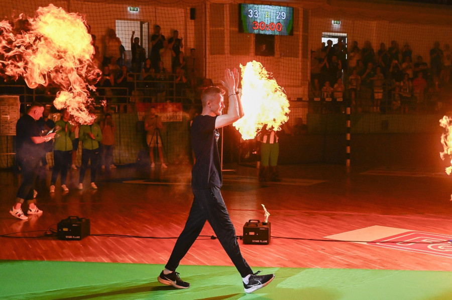 Allan Heine, a kupagyőztes FTC-Rail Cargo Hungaria vezetőedzője a női kézilabda NB I FTC-Rail Cargo Hungaria - DVSC Schaeffler mérkőzés után a budapesti Elek Gyula Arénában 2024. május 25-én. MTI/Szigetváry Zsolt