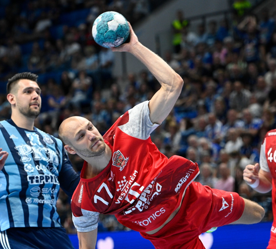 Lukas Sandell (k), a Veszprém játékosa a kézilabda NB I döntőjének második OTP Bank-Pick Szeged - Telekom Veszprém mérkőzésén a szegedi Pick Arénában 2024. május 29-én. MTI/Szigetváry Zsolt 