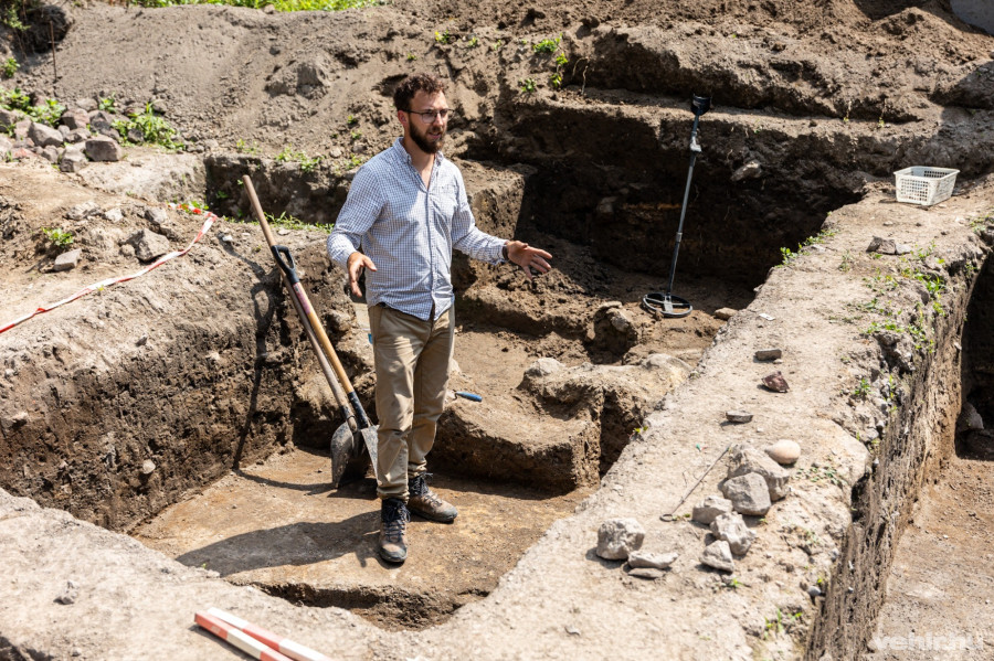 A régészek egy tíz négyzetméteres házat és annak udvarát tárták fel
