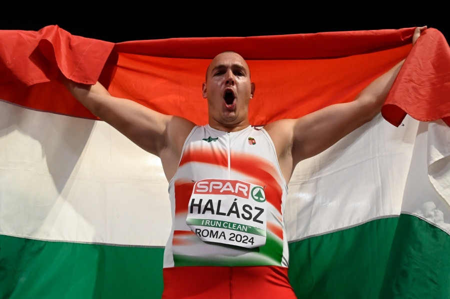 Halász Bence ünnepli ezüstérmét a férfi kalapácsvetés döntője után a római atlétika Európa-bajnokságon 2024. június 9-én. MTI/Kovács Tamás
