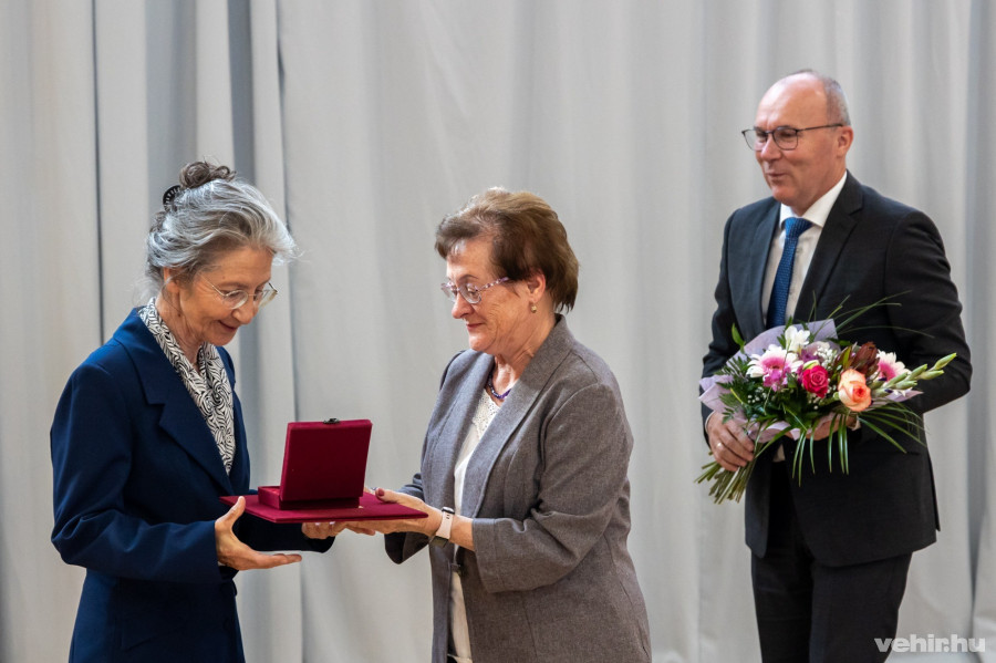 Miló Ildikó vehette át a Dr. Borsi Lőrinc-emlékplakettet