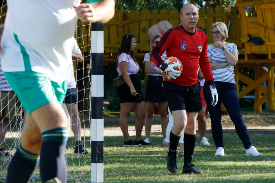 Porga Gyula polgármester korábban maga is futballozott kapus poszton