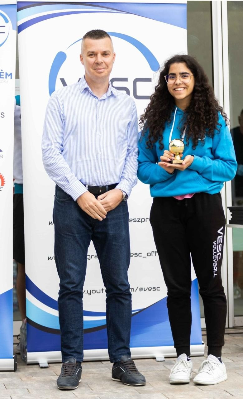 A kép bal oldalán Tóth Gábor Szilárd, a névadó szponzor VEHIR kiadója, a Bakony-Balaton Média Kft. ügyvezetője - fotó: Rezi Bence 