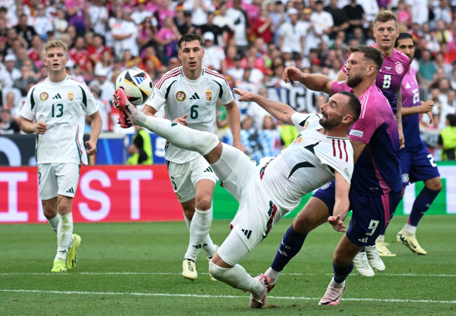 Fiola Attila (k) a labdarúgó Európa-bajnokság A csoportjának 2. fordulójában játszott Németország - Magyarország mérkőzésen a stuttgarti MHP Arénában 2024. június 19-én. MTI/Illyés Tibor