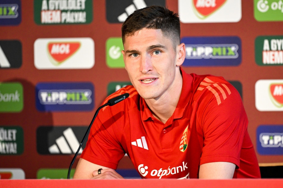 Sallai Roland, a németországi labdarúgó Európa-bajnokságon részt vevő magyar válogatott tagja a csapat sajtótájékoztatóján Weiler-Simmerbergben 2024. június 21-én. MTI/Illyés Tibor 