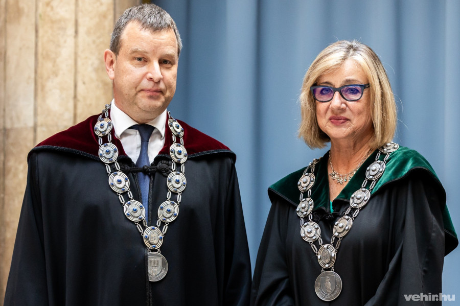 dr. Gelencsér András és dr. Navracsics Judit