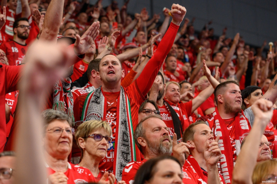 A veszprémi szurkolók már lázban égnek (archív fénykép)