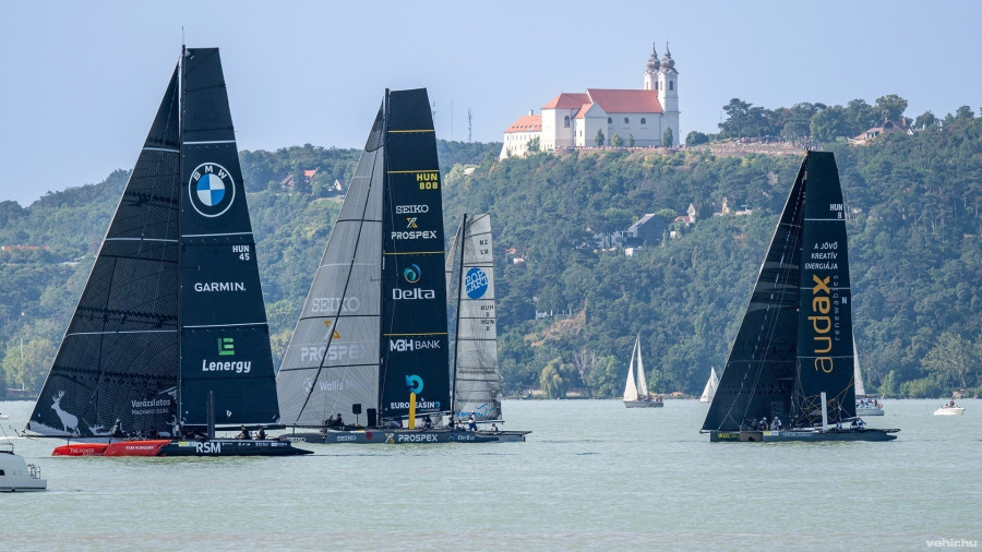 A Kékszalag élmezőnye (középen a Prospex-Delta)