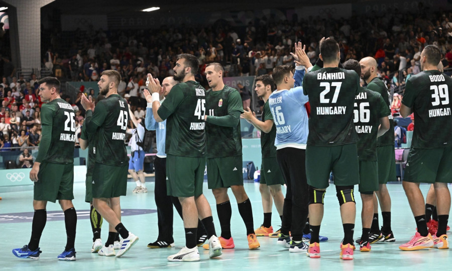 A magyar csapat a 2024-es párizsi nyári olimpia férfi kézilabdatornájának B csoportjában játszott Magyarország - Dánia mérkőzés után a Dél-párizsi Arénában 2024. augusztus 2-án. Dánia-Magyarország 28-25. MTI/Illyés Tibor
