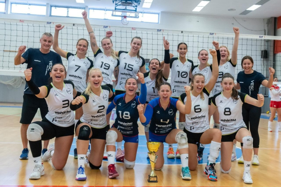 A tornagyőztes veszprémi csapat szettet sem vesztett - Fotó: VEHIR-VESC