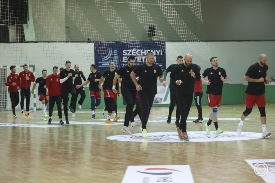 A Szlovákia elleni férfi kézilabda Európa-bajnoki selejtezőre készülő magyar válogatott tagjai a győri Magvassy Mihály Sportcsarnokban tartott edzésen 2024. november 5-én. MTI/Tóth Zsombor