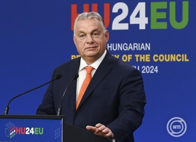 Orbán Viktor miniszterelnök beszél az Ursula von der Leyennel, az Európai Bizottság elnökével és Charles Michellel, az Európai Tanács elnökével tartott közös sajtótájékoztatón, az Európai Unió állam- és kormányfőinek informális ülése után a Puskás Arénában 2024. november 8-án. MTI/Máthé Zoltán