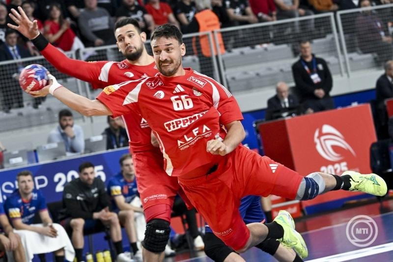 Lékai Máté dob kapura a férfi kézilabda-világbajnokság D csoportjának harmadik fordulójában játszott Magyarország - Hollandia mérkőzésen Varasdon, a Varazdin Arenában 2025. január 19-én. MTI/Illyés Tibor