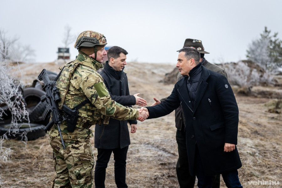 Pálmai Árpád, Varga Tamás, Ugron Ákos és Ovádi Péter a sajtótájékoztatón