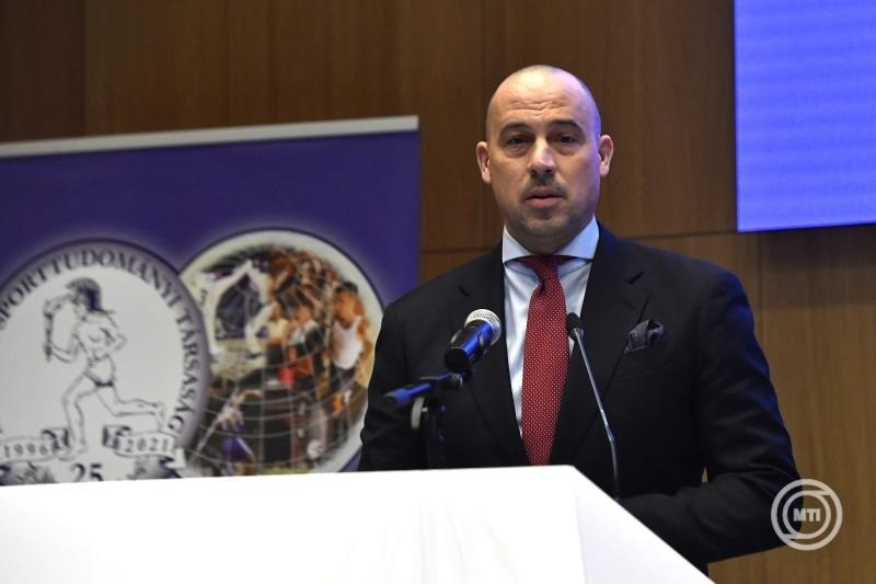 Schmidt Ádám sportért felelős államtitkár beszédet mond az Eredményjelző: Magyar sport 2024 című sportszakmai konferencián a Magyar Testnevelési és Sporttudományi Egyetemen 2025. január 23-án. MTI/Soós Lajos
