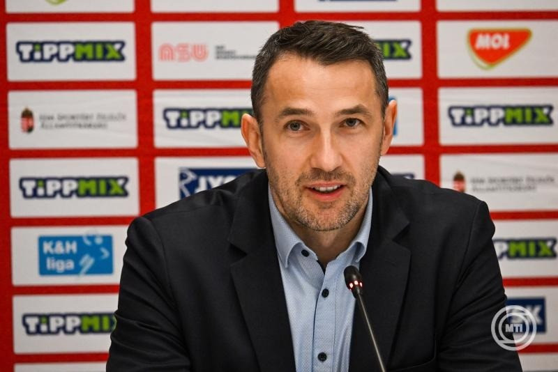 Ilyés Ferenc, a Magyar Kézilabda Szövetség (MKSZ) elnöke az egy nappal később kezdődő világbajnokság előtt a felcsúti Puskás Akadémián tartott sajtótájékoztatón 2025. január 13-án. MTI/Illyés Tibor