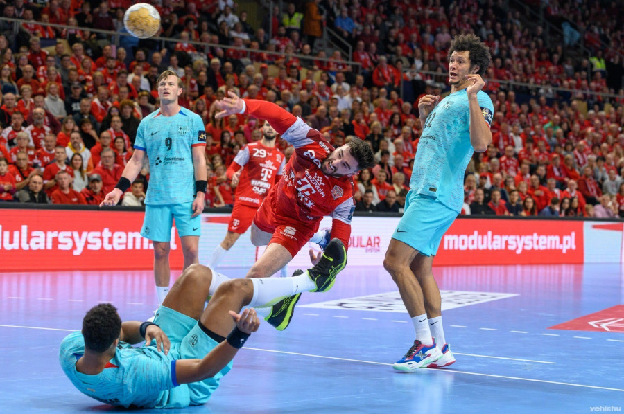 A svéd portál értesülése szerint a brazil Thiagus Petrus (az archív kép jobb oldalán 22-es mezben) Veszprémbe igazolhat