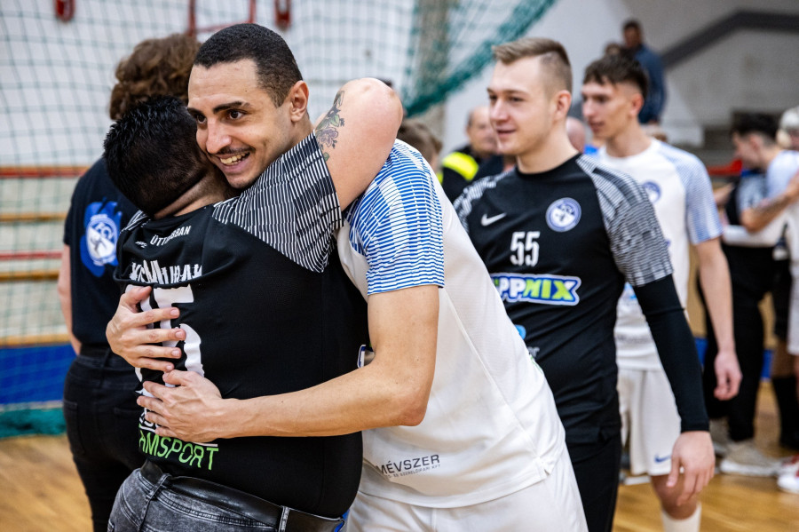 A veszprémi szurkolók (BEAR-szektor) a fővárosba is elkísérték a csapatot (archív fénykép)