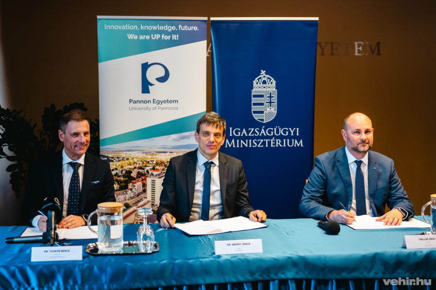 Tuzson Bence, Abonyi János és Csillag Zsolt