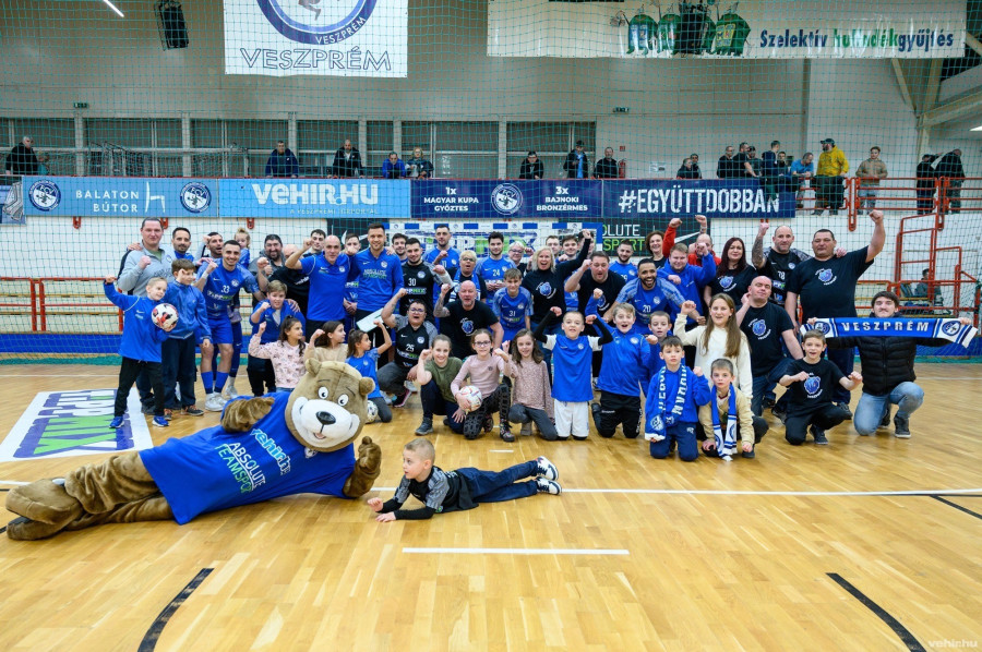 A csapat és a szurkolótábor egy közösséget alkot Veszprémben