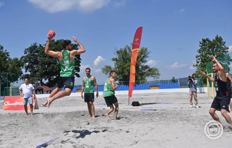 Az Európa-bajnok magyar férfi strandkézilabda-válogatott edzése a Magyar Kézilabda Szövetség (MKSZ) strandkézilabda központjában Agárdon az átadása napján, 2024. június 6-án. MTI/Bruzák Noémi