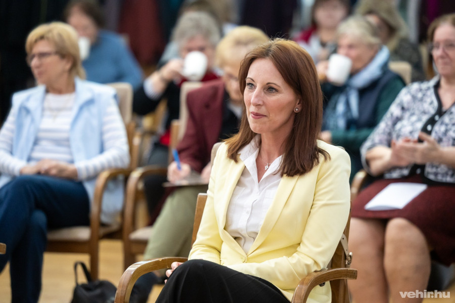 Sótonyi Mónika alpolgármester