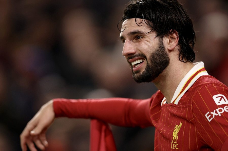 Szoboszlai Dominik, a Liverpool játékosa az angol labdarúgó Liga-kupa elõdöntõjében játszott Liverpool-Tottenham Hotspur mérkõzésen a liverpooli Anfield Raod-i Stadionban 2025. február 6-án. MTI/EPA/Adam Vaughan