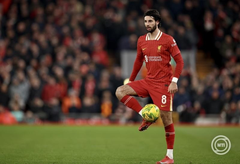 Szoboszlai Dominik, a Liverpool játékosa az angol labdarúgó Liga-kupa elődöntőjében játszott Liverpool-Tottenham Hotspur mérkőzésen a liverpooli Anfield Raod-i Stadionban 2025. február 6-án. MTI/EPA/Adam Vaughan