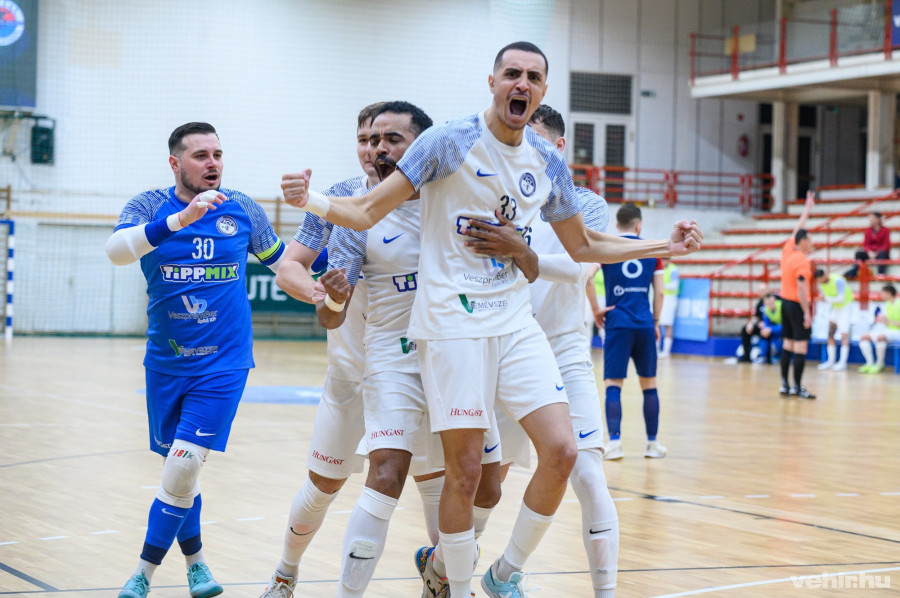 Újabb lépést tettek a kék-fehérek a bajnoki döntő irányába (archív fénykép)