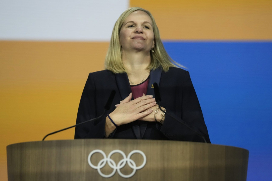 Kirsty Coventry olimpiai és világbajnok zimbabwei úszó, sportminiszter beszédet mond, miután megválasztották a Nemzetközi Olimpiai Bizottság (NOB) elnökének a szervezet 144. kongresszusán a görögországi Costa Navarinóban 2025. március 20-án. Kirsty Coventry a NOB történetének tizedik elnöke, Bach mandátuma június 23-án jár le. MTI/AP/Thanászisz Sztavrakisz