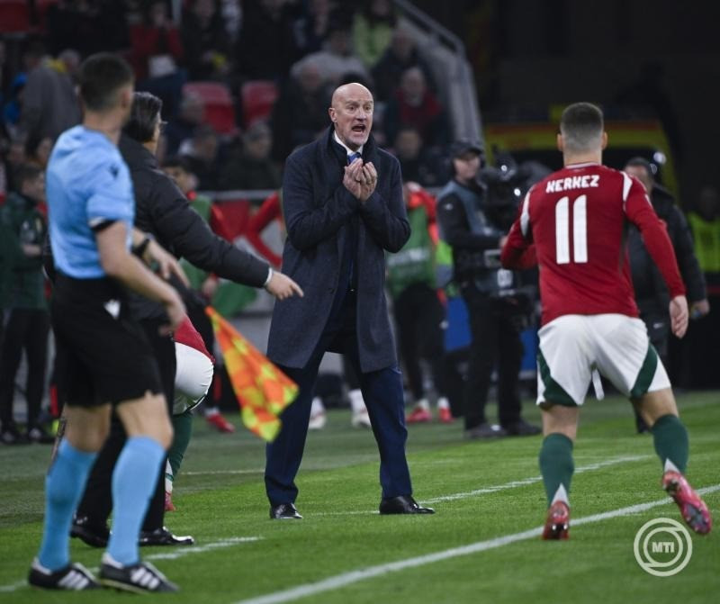 Budapest, 2025. március 23. Marco Rossi, a magyar válogatott szövetségi kapitánya (k) és Kerkez Milos (j) a labdarúgó Nemzetek Ligája A divíziójának osztályozójában játszott Magyarország - Törökország visszavágó mérkőzésen a budapesti Puskás Arénában 2025. március 23-án. MTI/Purger Tamás