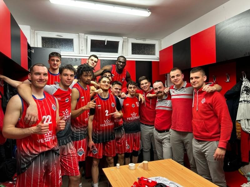 Fontos győzelmet ünnepelhettek a veszprémi kosarasok - Fotó: Budafok