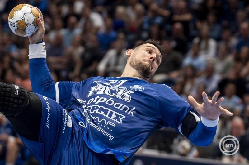 A szegedi Bánhidi Bence a kézilabda férfi Bajnokok Ligája negyeddöntőjében játszott OTP Bank-Pick Szeged - Barcelona mérkőzésen a szegedi Pick Arénában 2025. április 24-én. MTI/Ujvári Sándor