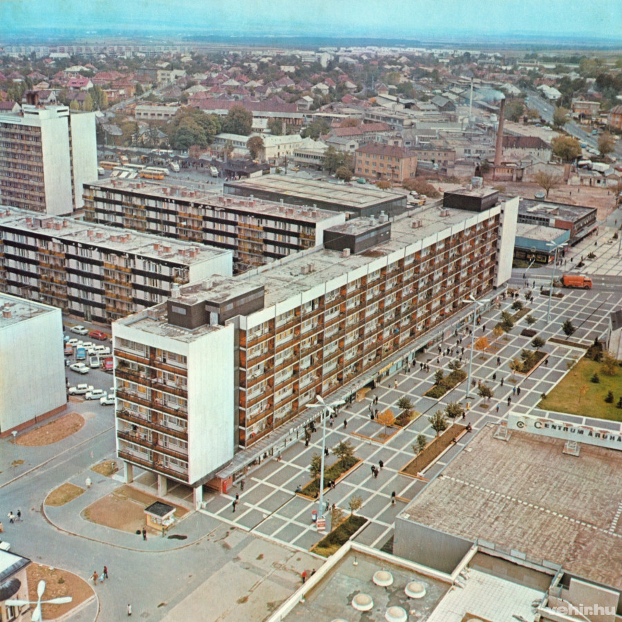 Belvárosi látkép a Húszemeletesből a keleti iparnegyed területére 1978