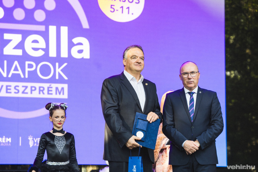 A díjat édesapja, Hartmann Péter vette át 