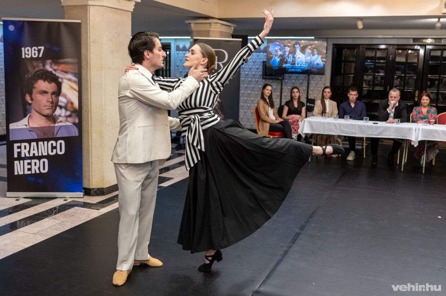 Jelenet az Ady & Léda című előadásból