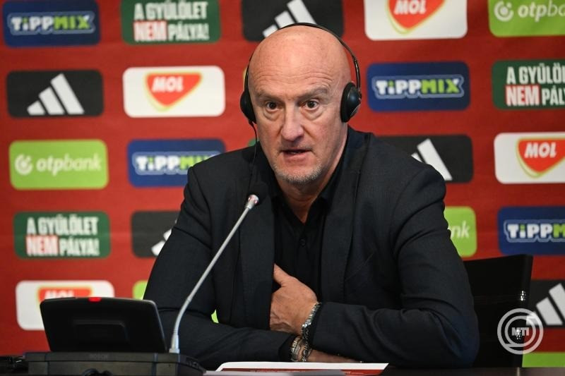 Marco Rossi szövetségi kapitány a júniusi barátságos mérkőzésekre készülő magyar labdarúgó-válogatott keretének kihirdetésén a telki edzőközpontban 2025. május 20-án. A nemzeti csapat a június 6-i Svédország elleni hazai és a négy nappal később Azerbajdzsánnal szembeni idegenbeli találkozón lép pályára. A 25 fős keretbe az egyformán újonc Csongvai Áron és Vitális Milán is bekerült. MTI/Illyés Tibor