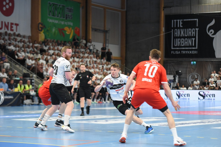 Lukács Péter ezüstérmes lett csapatával - Fotó: Elverum Håndball Facebook (archív)