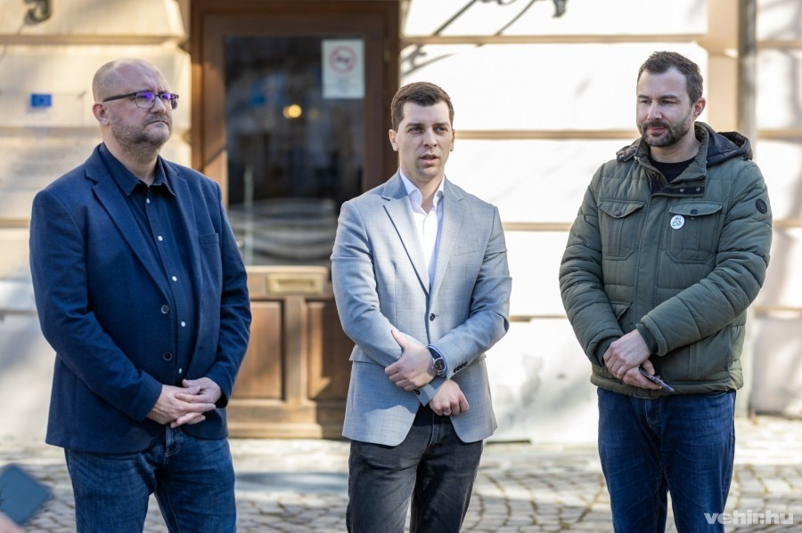 Egy korábbi sajtótájékoztató a rszvételi költségvetésről Gerstmár Ferenc (Együtt Veszprémért), Varga Tamás (Fidesz-KDNP) és Szücs Zoltán (MKKP) részvételével