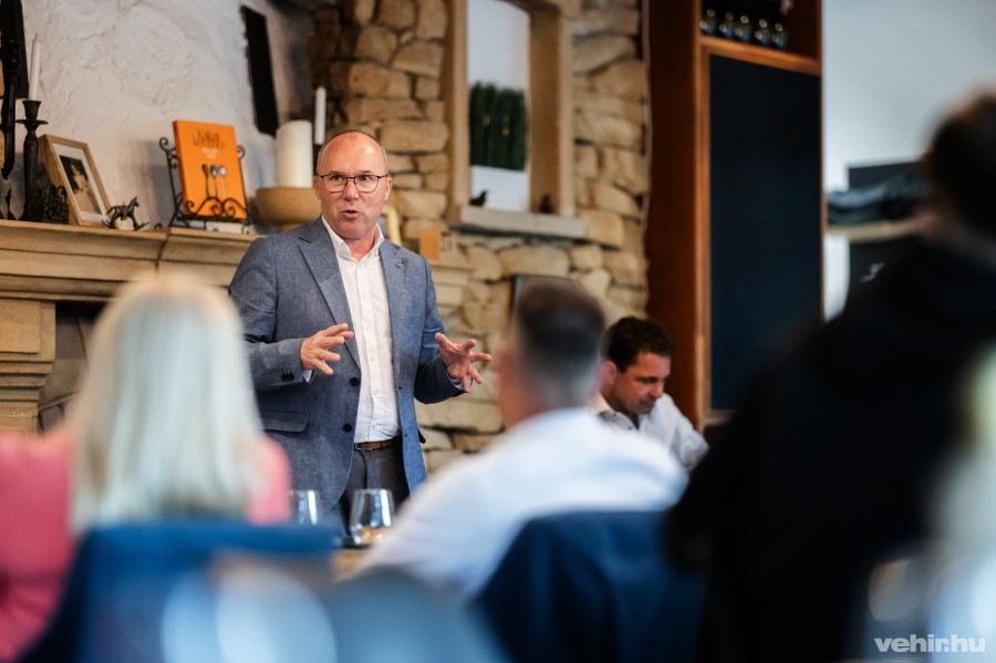 Porga Gyula polgármester elismerését fejezte ki a klub irányába