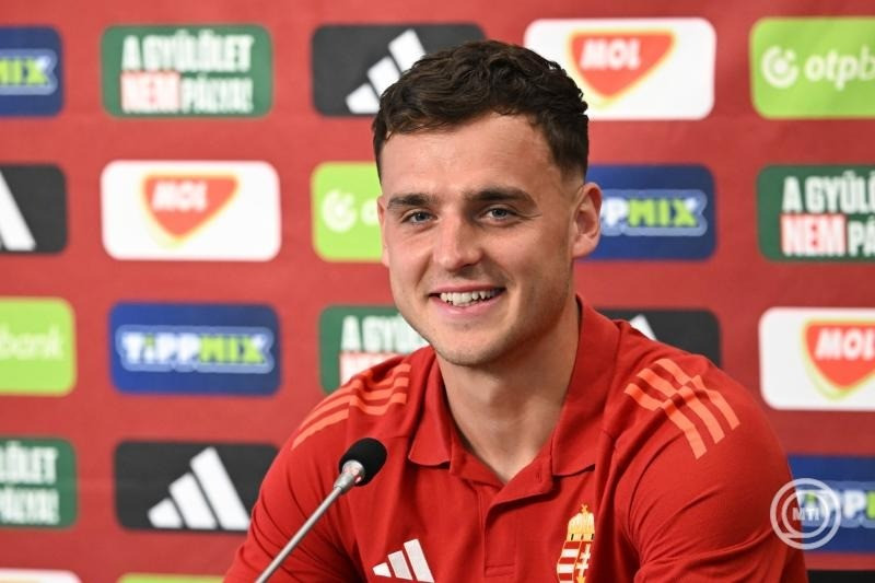 Csongvai Áron középpályás a magyar labdarúgó-válogatott sajtótájékoztatóján az MLSZ Telki Edzőközpontjában 2025. június 5-én. A magyar csapat június 6-án Svédország válogatottját fogadja a Puskás Arénában, négy nappal később pedig Azerbajdzsán együttese ellen Bakuban lép pályára. MTI/Illyés Tibor
