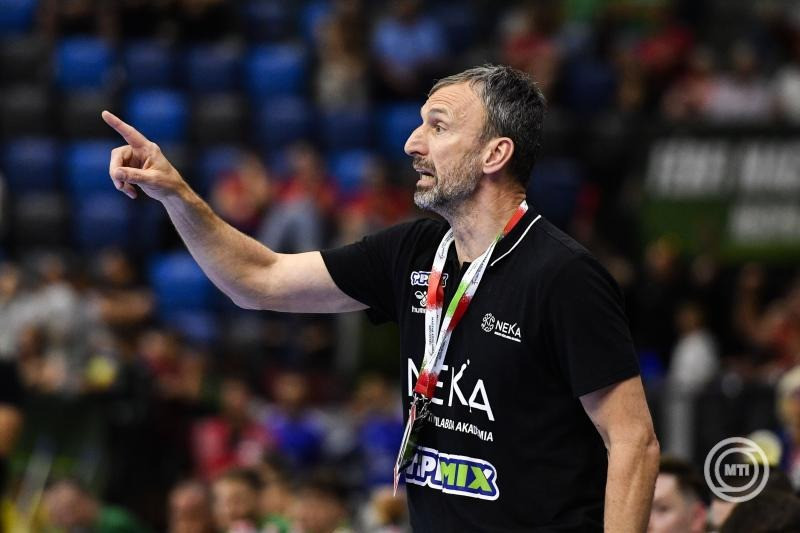 Sótonyi László, a NEKA vezetőedzője a férfi kézilabda Magyar Kupa harmadik helyéért játszott Dabas KC - NEKA mérkőzésen a Tatabányai Multifunkciós Csarnokban 2024. május 19-én. A NEKA 32-27-re győzött. MTI/Bodnár Boglárka