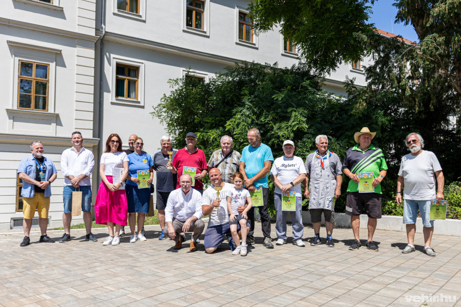 Halászléfőző verseny csapatai