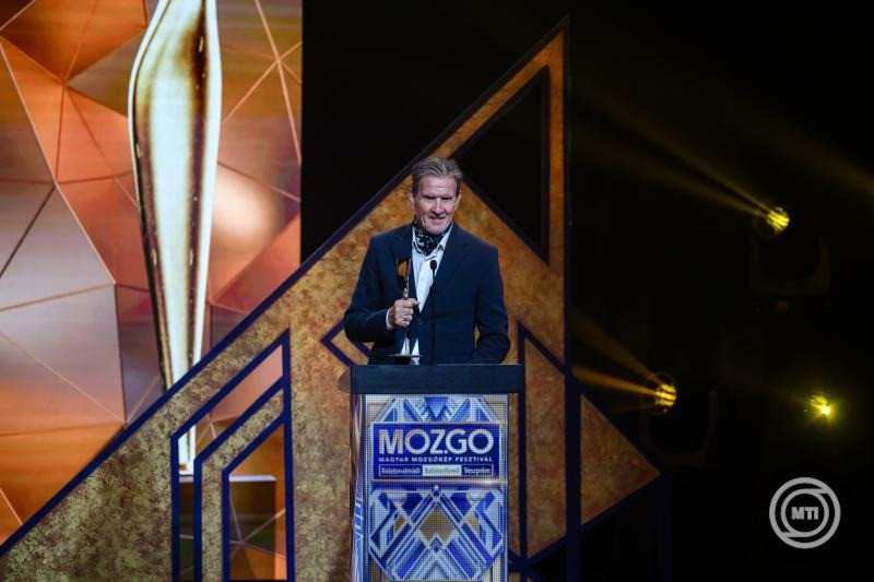 Piroch Gábor kaszkadőr, kaszkadőrszakértő, miután átvette az életműdíjat a Magyar Filmakadémia és a Magyar Mozgókép Fesztivál díjátadó ünnepségén a Balatonfüred Kongresszusi Központban 2025. június 20-án. MTI/Vasvári Tamás