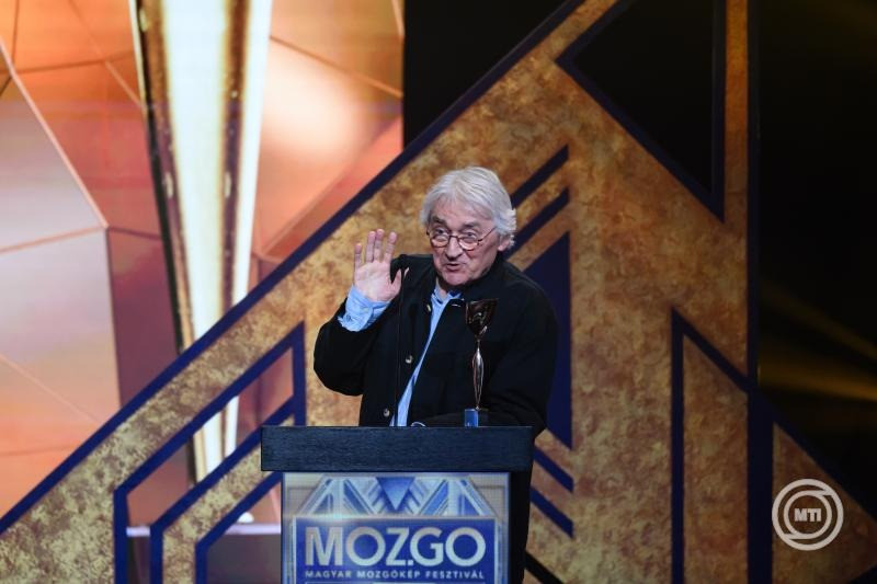 Koltai Lajos Kossuth- és Balázs Béla-díjas operatőr, rendező, miután átvette az életműdíjat a Magyar Filmakadémia és a Magyar Mozgókép Fesztivál díjátadó ünnepségén a Balatonfüred Kongresszusi Központban 2025. június 20-án. MTI/Vasvári Tamás
