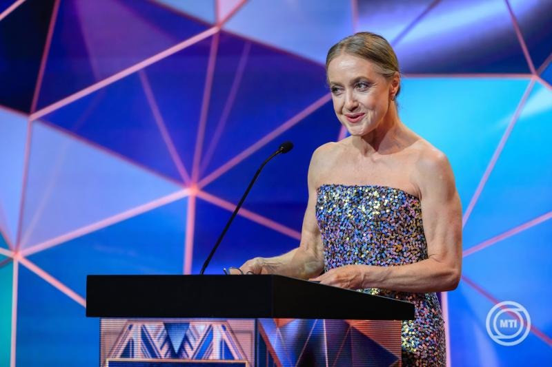 Für Anikó Jászai Mari-díjas színésznő, a zsűri elnöke beszédet mond a MOZ.GO - Magyar Mozgókép Fesztivál díjátadó gáláján