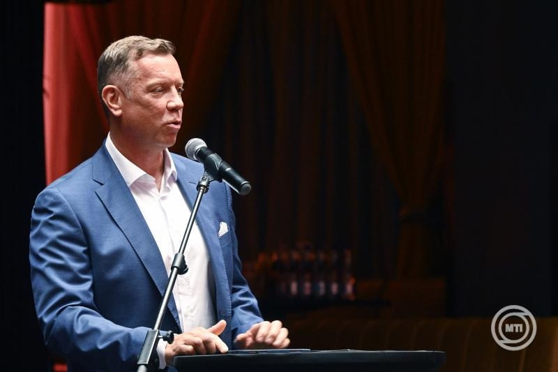 Märcz Tamás olimpiai bajnok vízilabdázó, a Nemzeti Sportfejlesztési és Módszertani Intézet nagykövete beszédet mond a németországi Rajna-Ruhr régióban július 16. és 27. között sorra kerülő 32. nyári Egyetemi Világjátékokon részt vevő magyar sportolók fogadalomtételén a fővárosi Ötkert Clubban 2025. július 8-án. MTI/Lakatos Péter