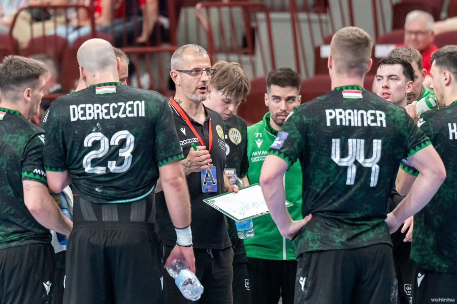 Csoportkörös az FTC az El-ben (archív fotó)