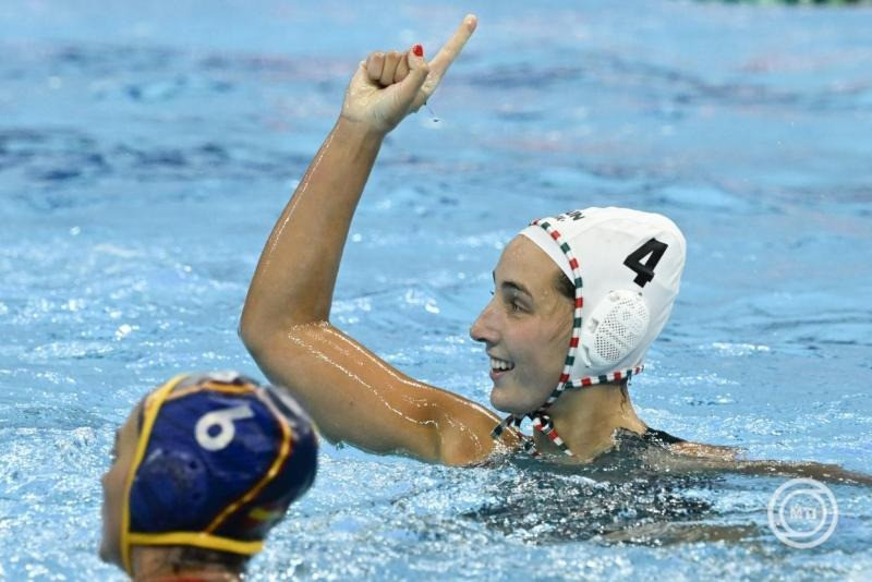 Varró Eszter a női vízilabdatorna elődöntőjében játszott Magyarország - Spanyolország mérkőzésen a szingapúri vizes világbajnokságon az OCBC Aquatic Centre-ben 2025. július 21-én. MTI/Koszticsák Szilárd