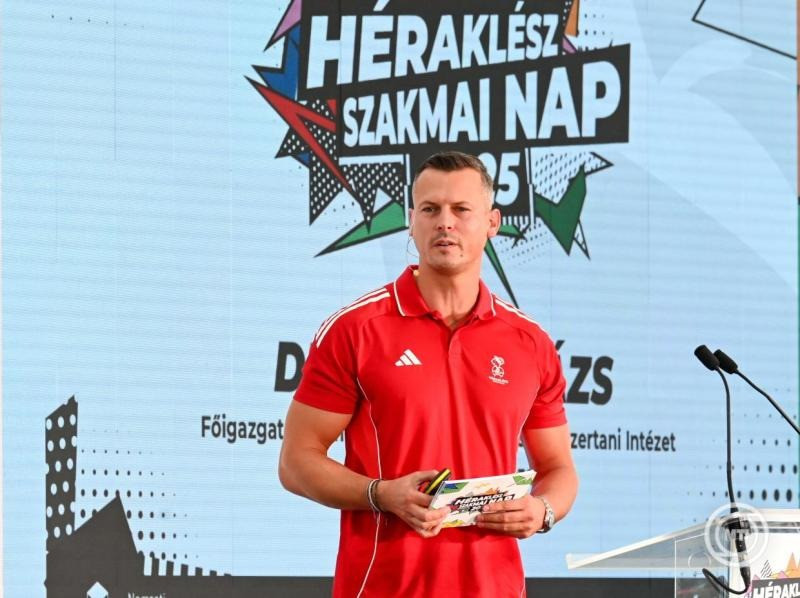 Baji Balázs, a Héraklész-program vezetője, a Nemzeti Sportfejlesztési és Módszertani Intézet főigazgatója előadást tart a programról a Héraklész Szakmai Nap megnyitóján a sukorói Kovács Katalin Nemzeti Kajak-Kenu Akadémián 2025. augusztus 30-án. MTI/Máthé Zoltán